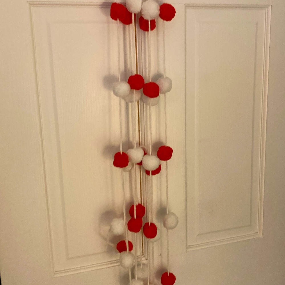 Christmas Garland! Red & White Yarn Pom Pom Garland Approx 45 feet $12